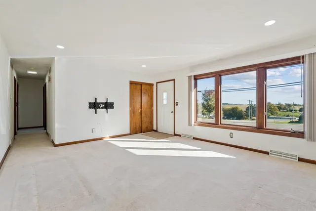 $224,000 | 8920 Badger Road, East Dubuque, IL 61025