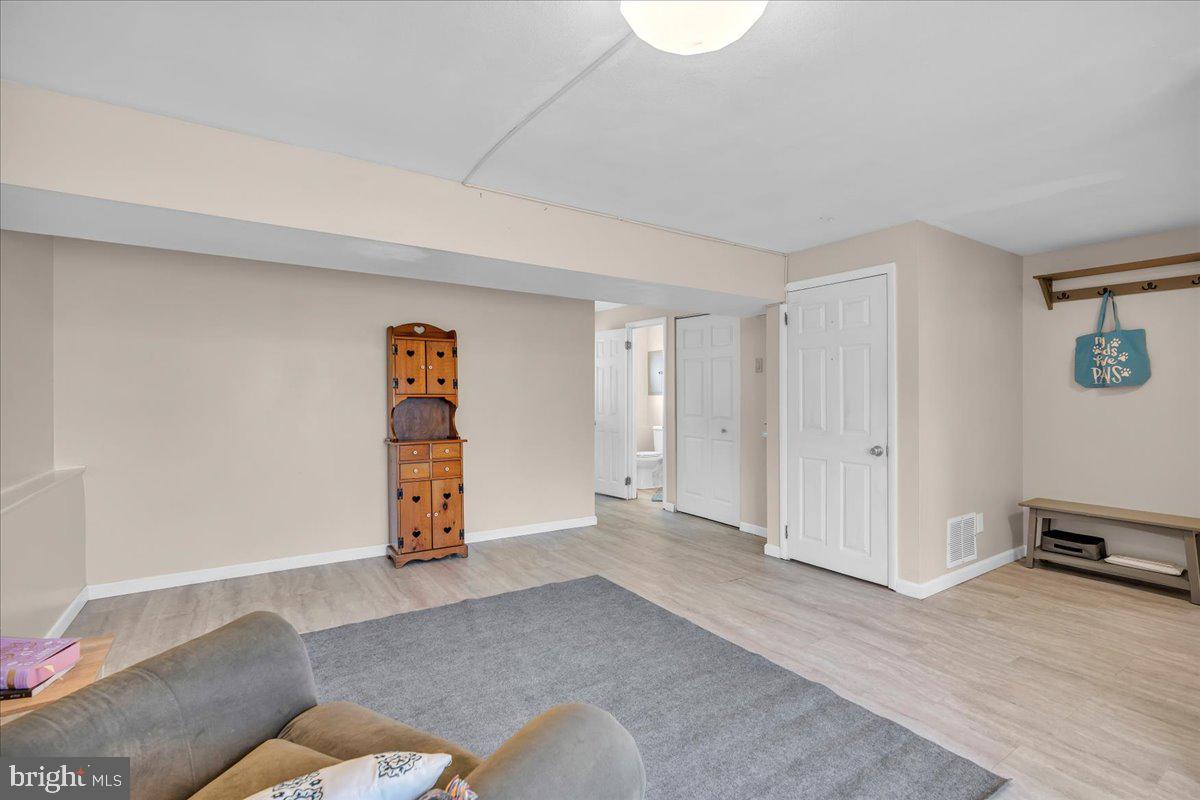 317 Colonial Road Edgewater Park, NJ 08010 - Photo 6 of 28 Living Room