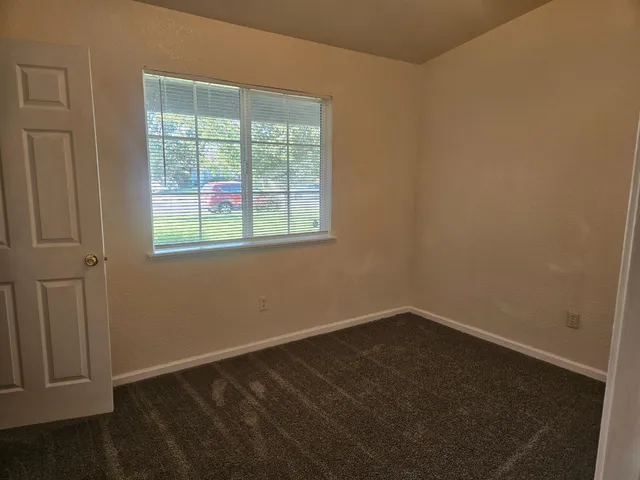 $2,200 | 16172 West Botelho Avenue, Kerman, CA 93630