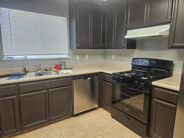 $2,200 | 16172 West Botelho Avenue, Kerman, CA 93630