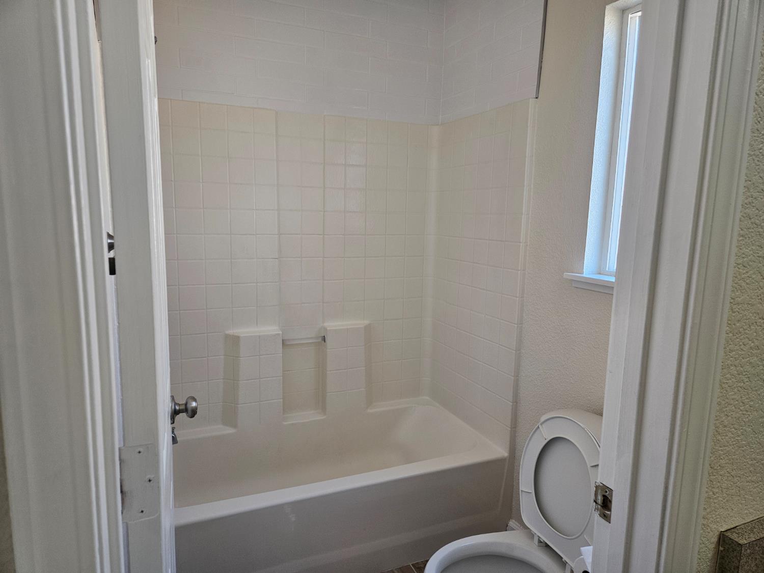 16172 West Botelho Avenue Kerman, CA 93630 - Photo 7 of 28