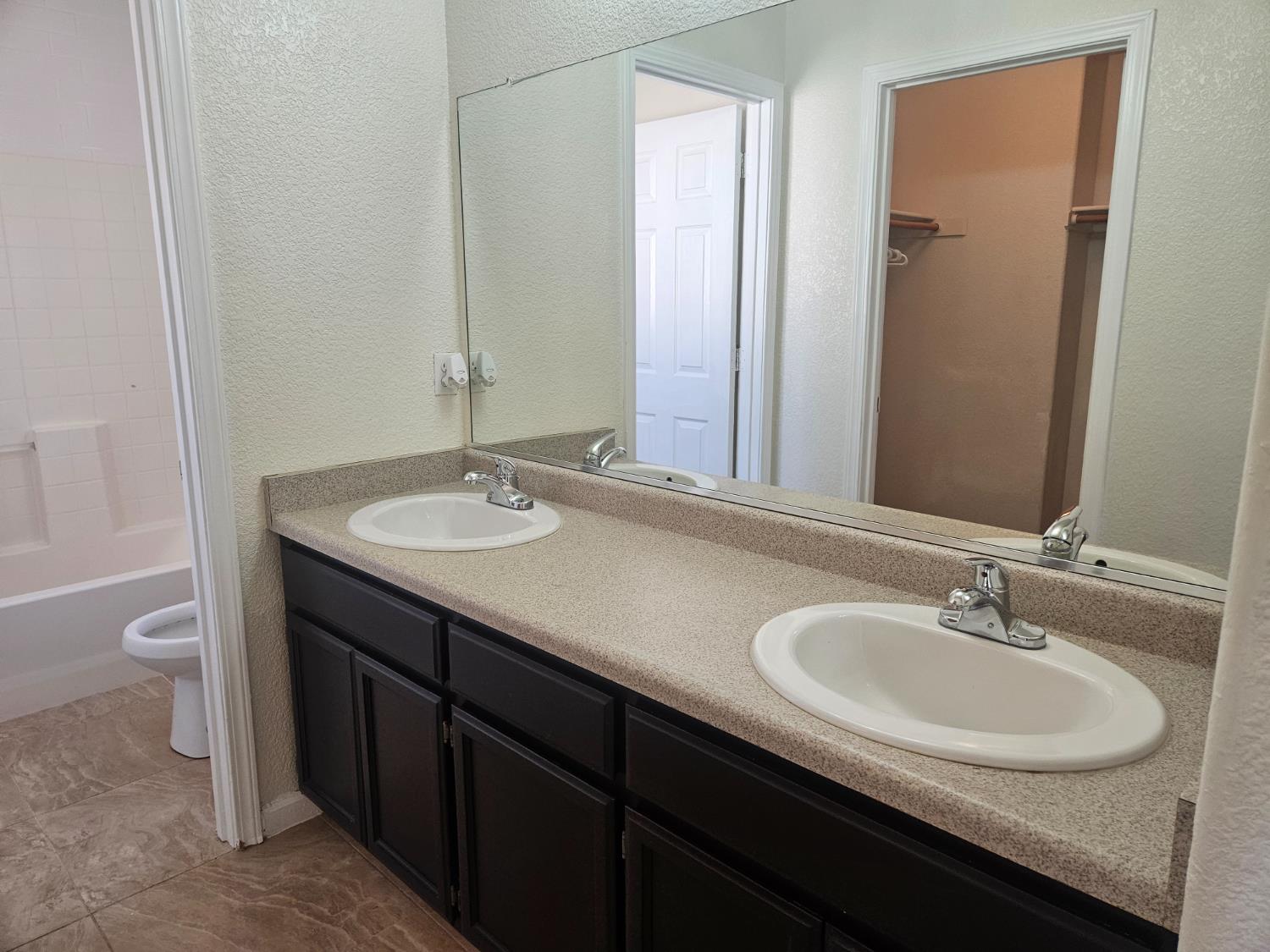 16172 West Botelho Avenue Kerman, CA 93630 - Photo 8 of 28