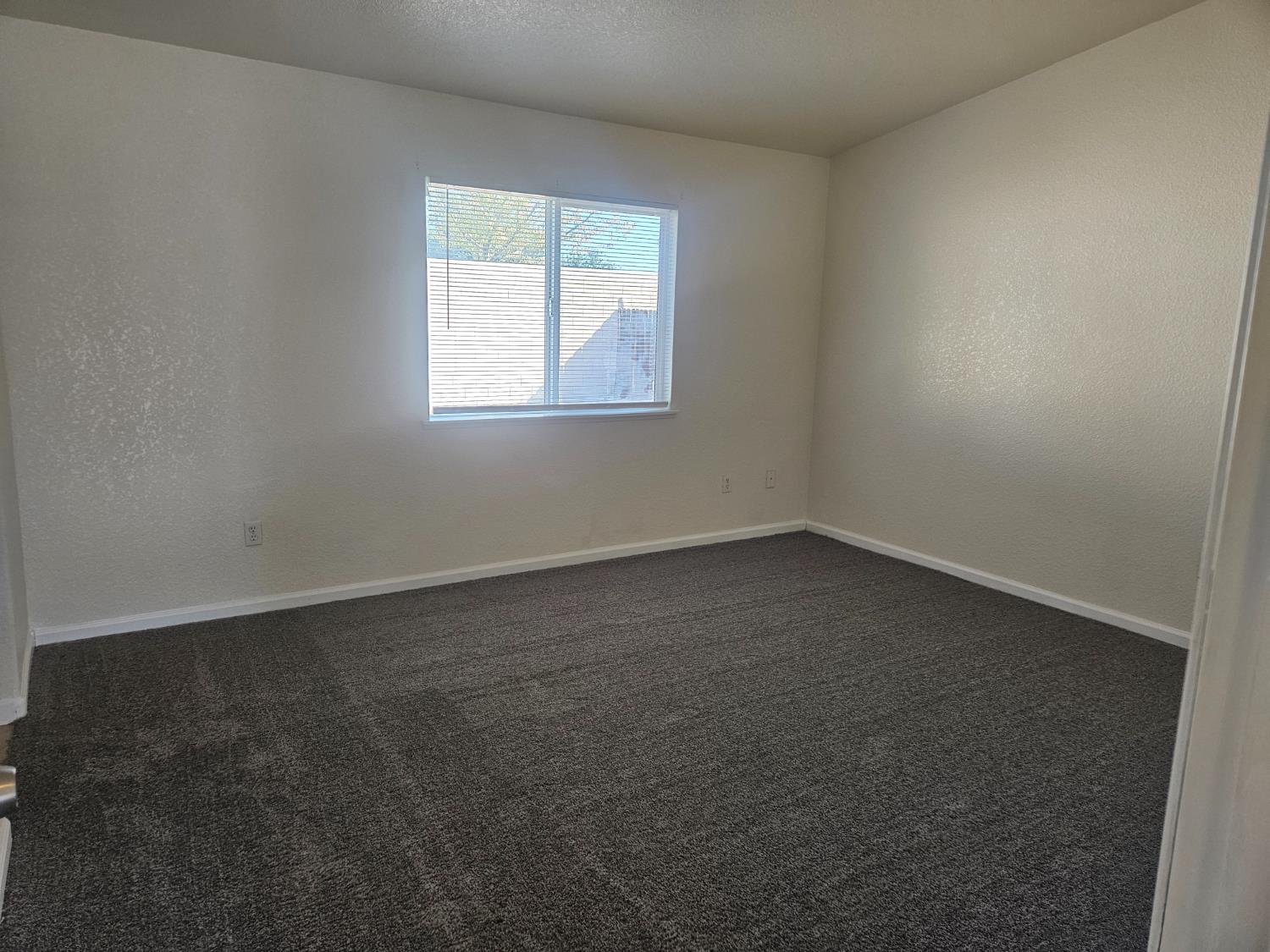 16172 West Botelho Avenue Kerman, CA 93630 - Photo 9 of 28