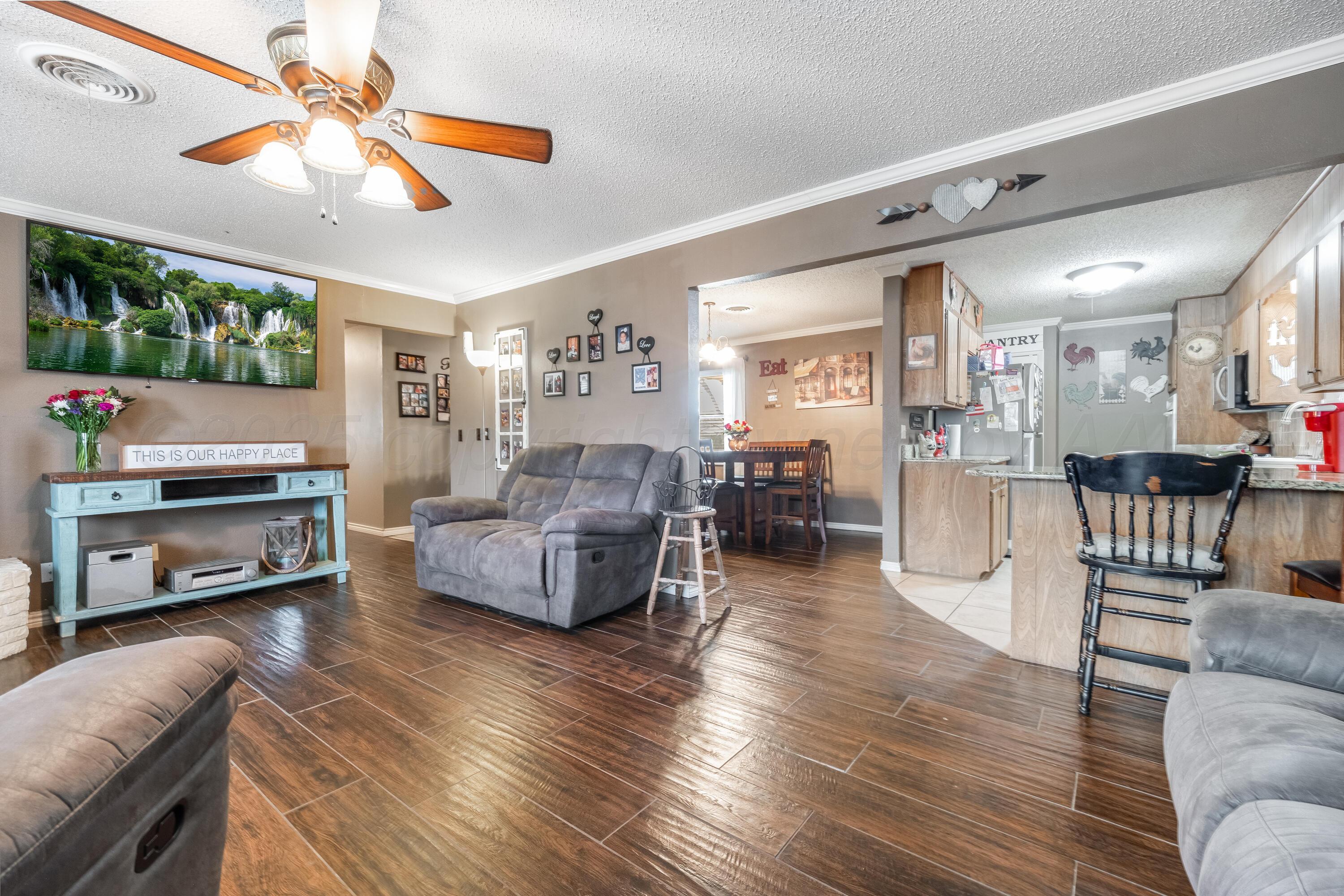 4819 South Rusk Street Amarillo, TX 79110 - Photo 11 of 31 Living Room - 3