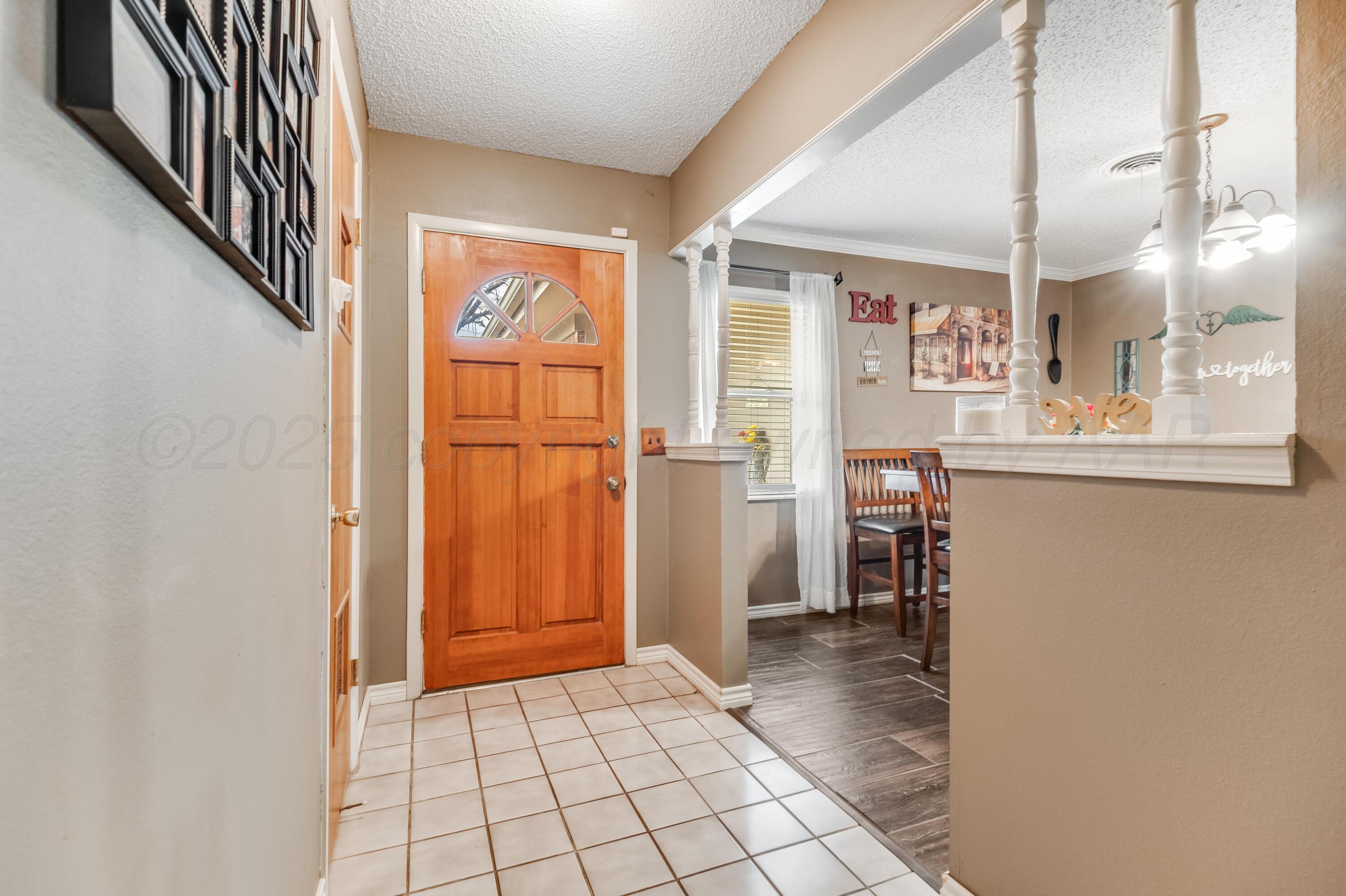 4819 South Rusk Street Amarillo, TX 79110 - Photo 6 of 31 Entryway