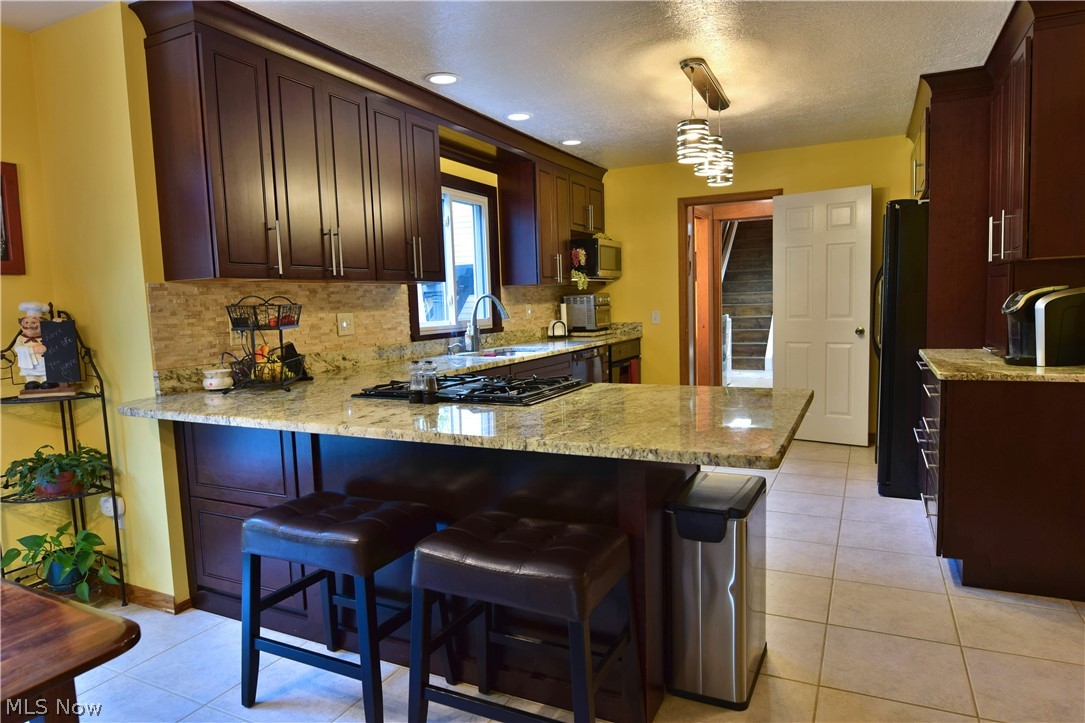 8817 Howland Springs Road Southeast Warren, OH 44484 - Photo 9 of 35 Gallery Image 9