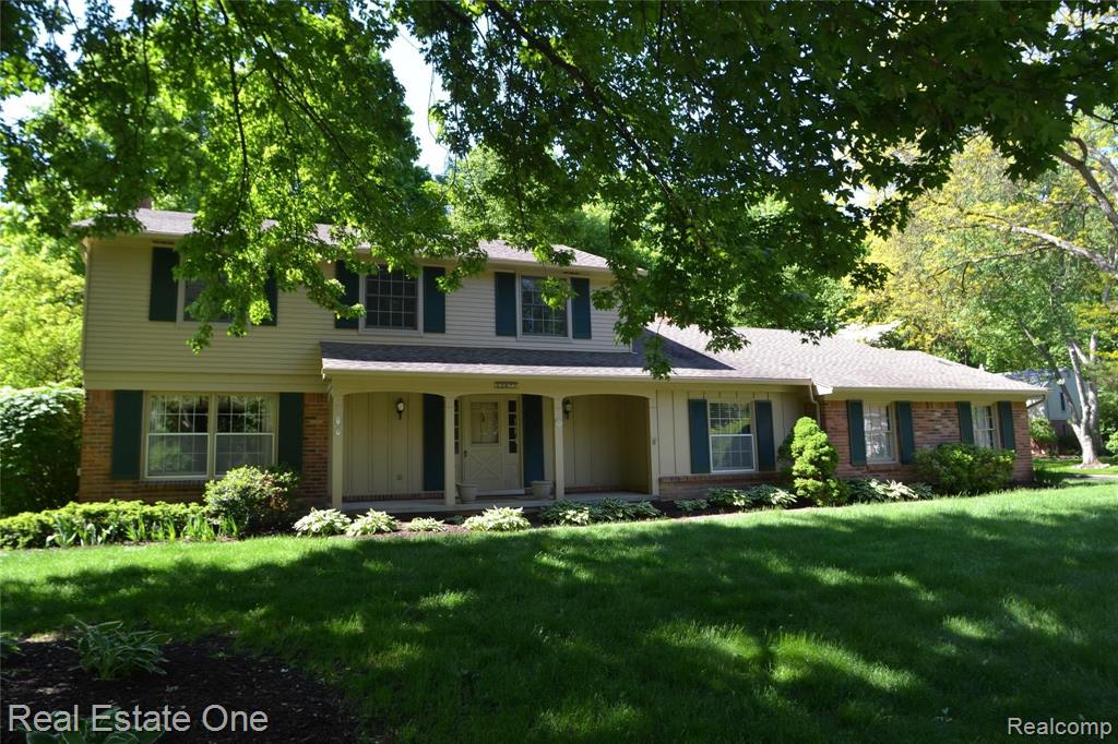 33877 Hunters Pointe Road Farmington Hills, MI 48331 - Photo 1 of 44