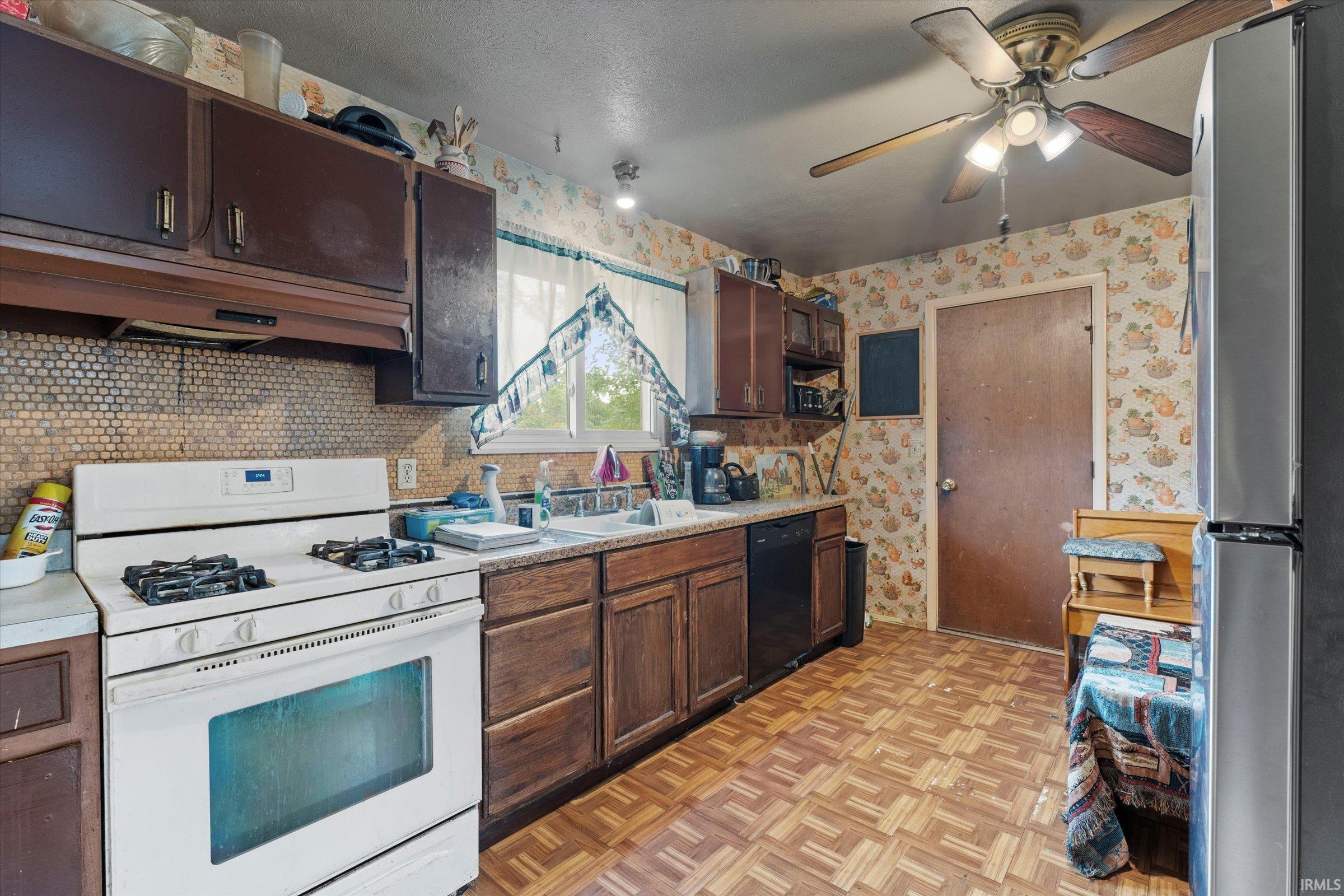 2718 Hampton Road Mishawaka, IN 46544 - Photo 4 of 35 Gallery Image 4