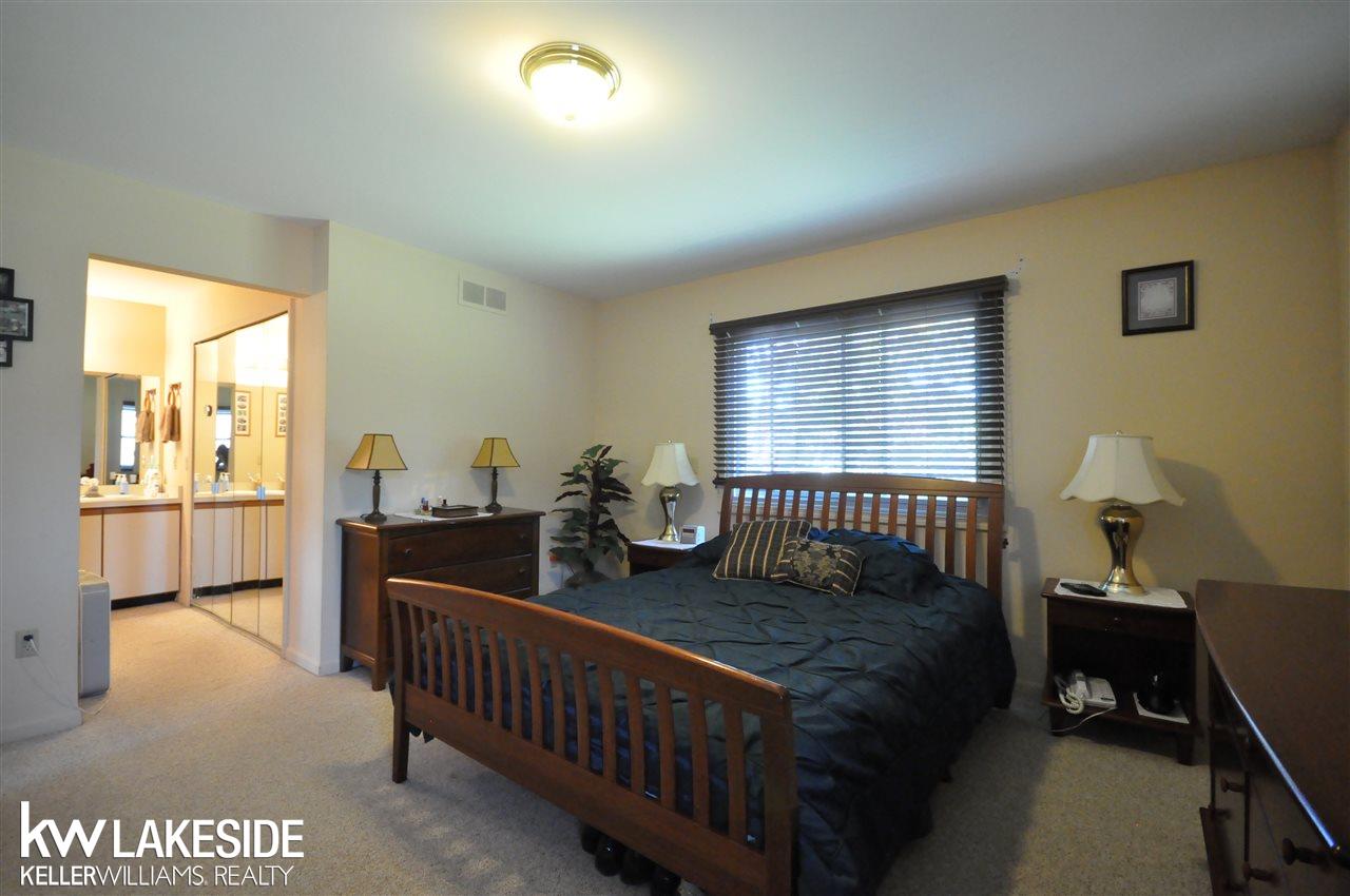 1658 Hillside Lane Rochester Hills, MI 48307 - Photo 19 of 32