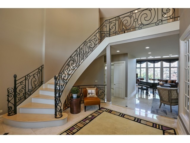 11 Clubside Court Burr Ridge, IL 60527 - Photo 2 of 25