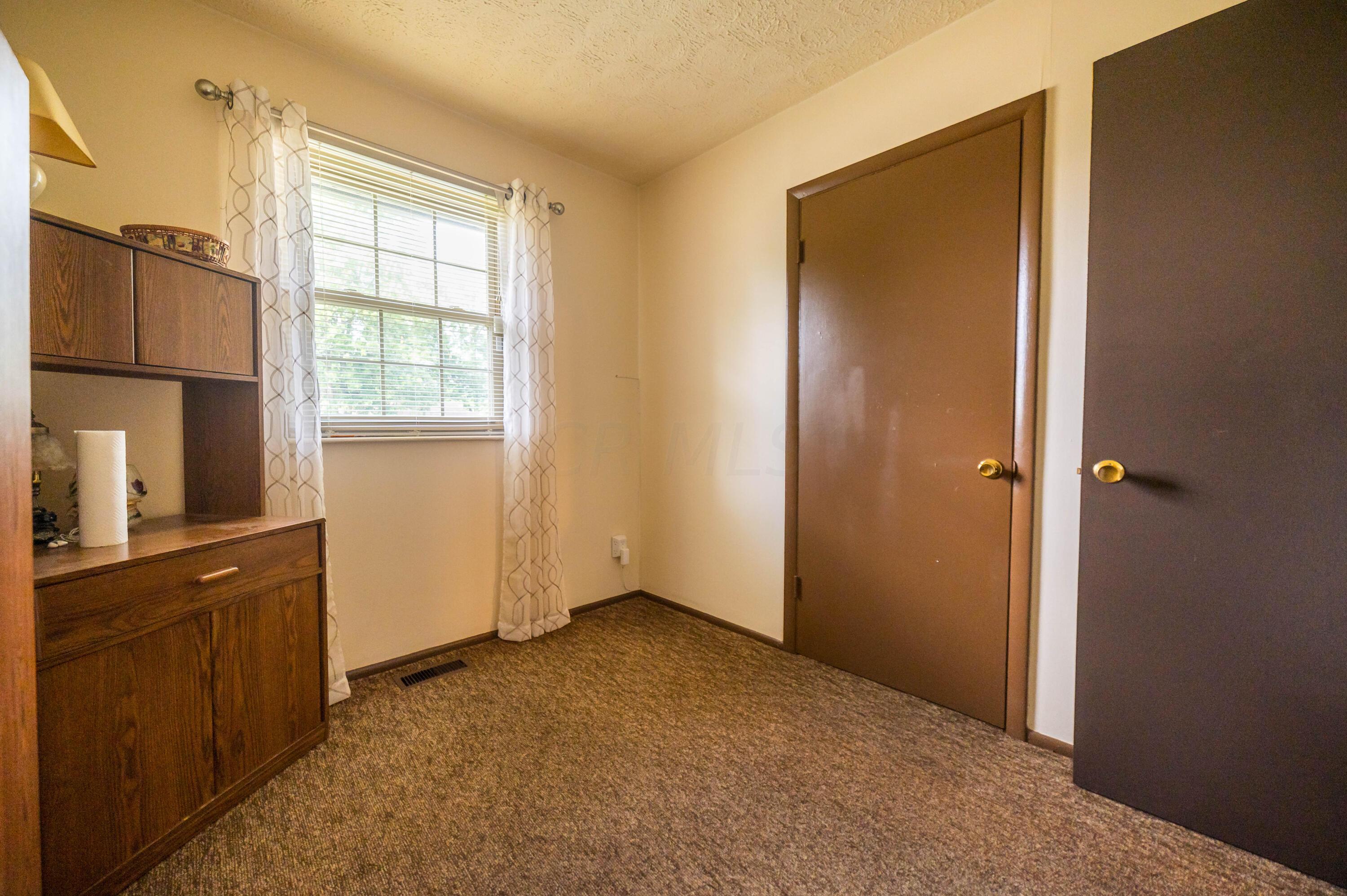 1930 Fleming Road Columbus, OH 43232 - Photo 10 of 17 DSC_1811