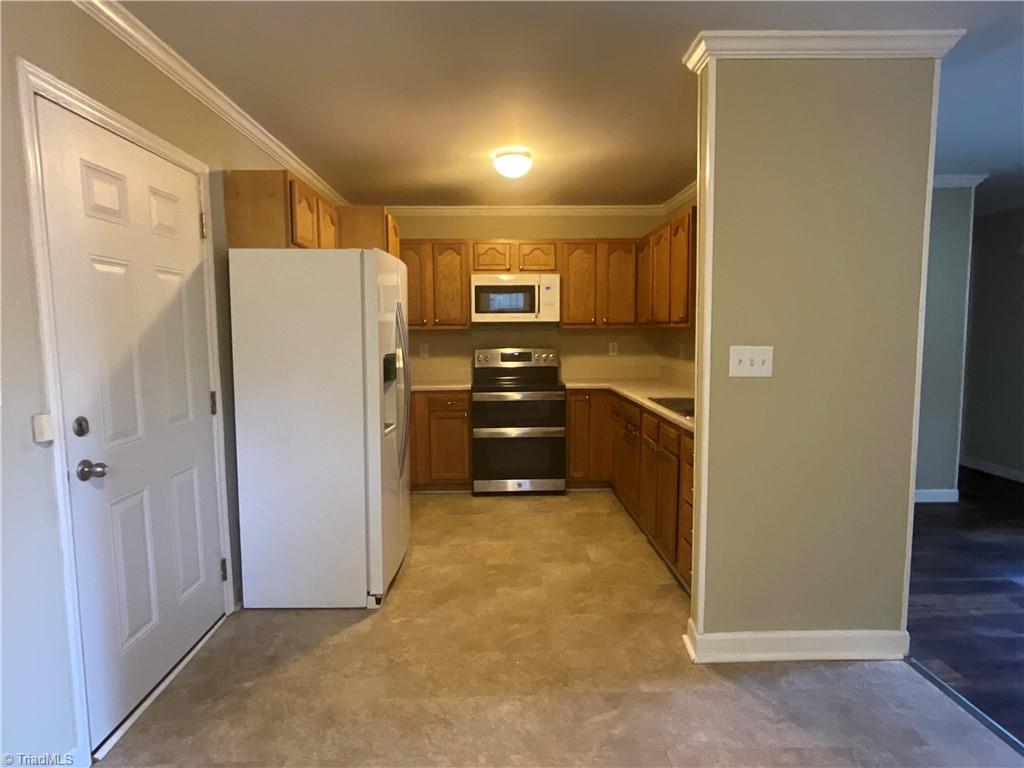 3313 Ridgeback Drive Winston-Salem, NC 27107 - Photo 11 of 34 kitchen