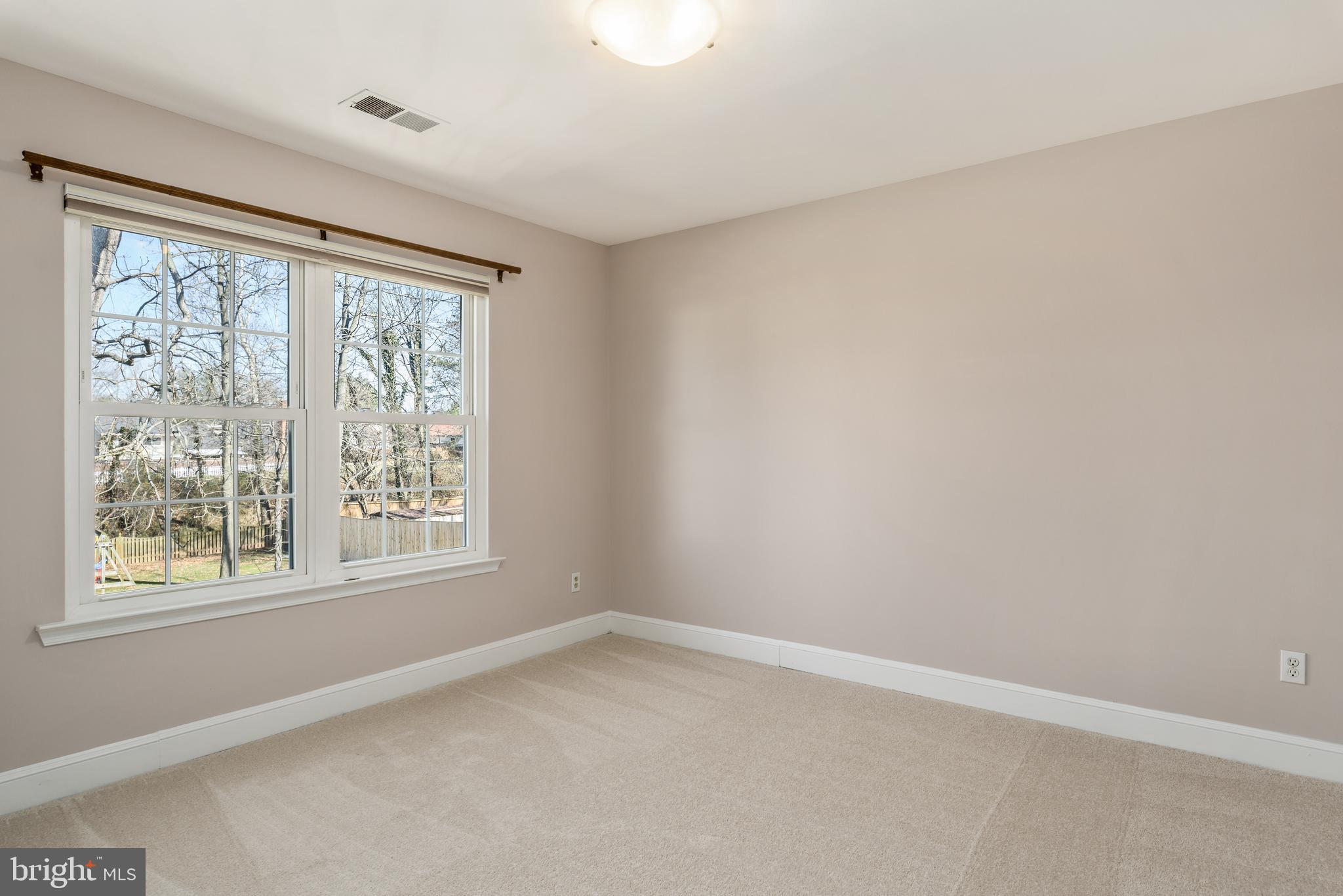 135 Seneca Ridge Drive Sterling, VA 20164 - Photo 19 of 41 Gallery Image 19