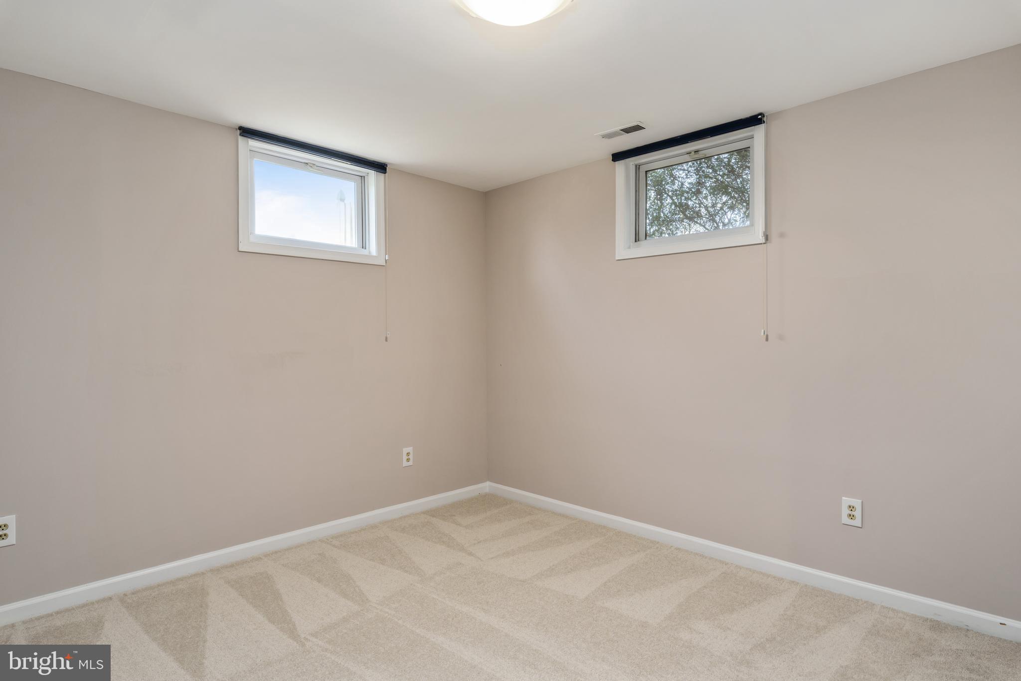 135 Seneca Ridge Drive Sterling, VA 20164 - Photo 35 of 41 Gallery Image 35