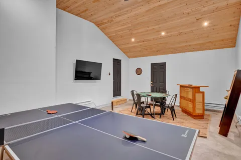 $349,900 | 1066 Knollwood Drive, Tobyhanna, PA 18466