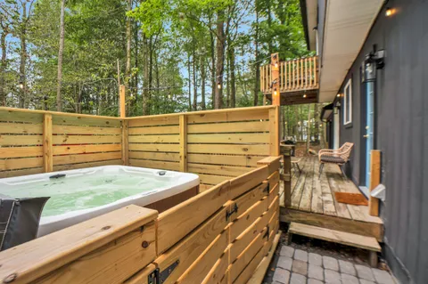 $349,900 | 1066 Knollwood Drive, Tobyhanna, PA 18466