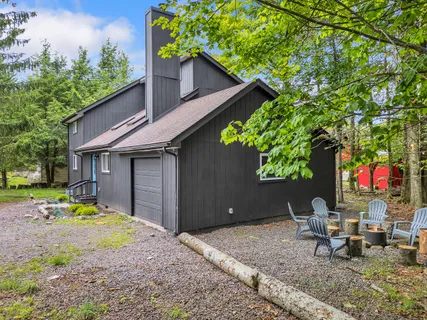 $349,900 | 1066 Knollwood Drive, Tobyhanna, PA 18466