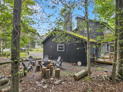 $349,900 | 1066 Knollwood Drive, Tobyhanna, PA 18466