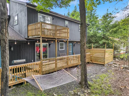 $349,900 | 1066 Knollwood Drive, Tobyhanna, PA 18466