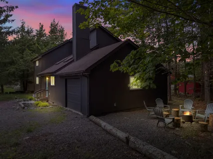 $349,900 | 1066 Knollwood Drive, Tobyhanna, PA 18466