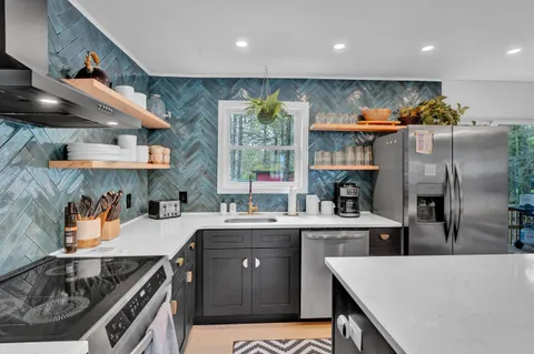 $349,900 | 1066 Knollwood Drive, Tobyhanna, PA 18466