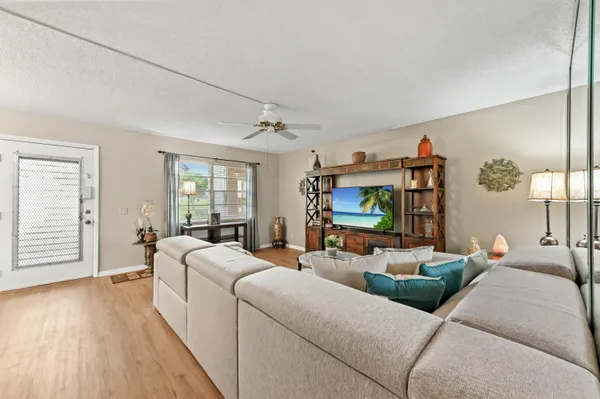$1,650 | 302 Capri G, Delray Beach, FL 33484