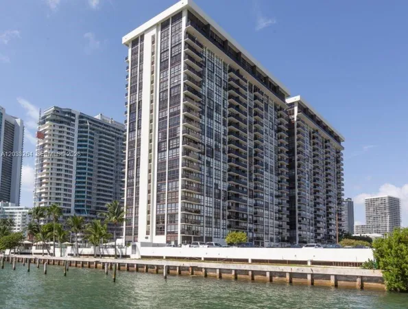 $2,900 | 600 Northeast 36th Street, Unit 211, Miami, FL 33137