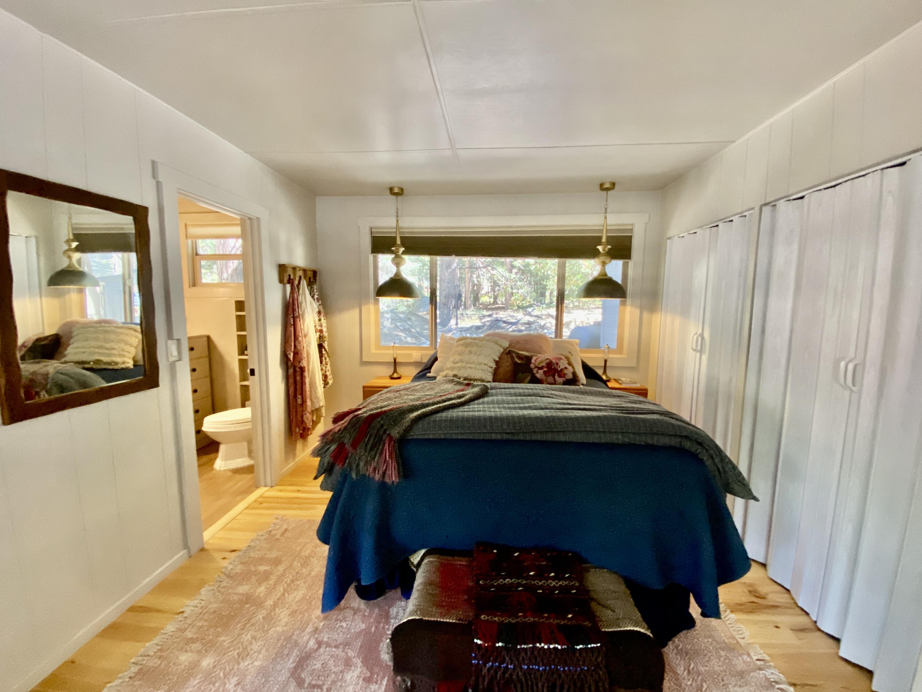 53080 4s02 Idyllwild, CA 92549 - Photo 16 of 77 a bedroom with a bed and a window