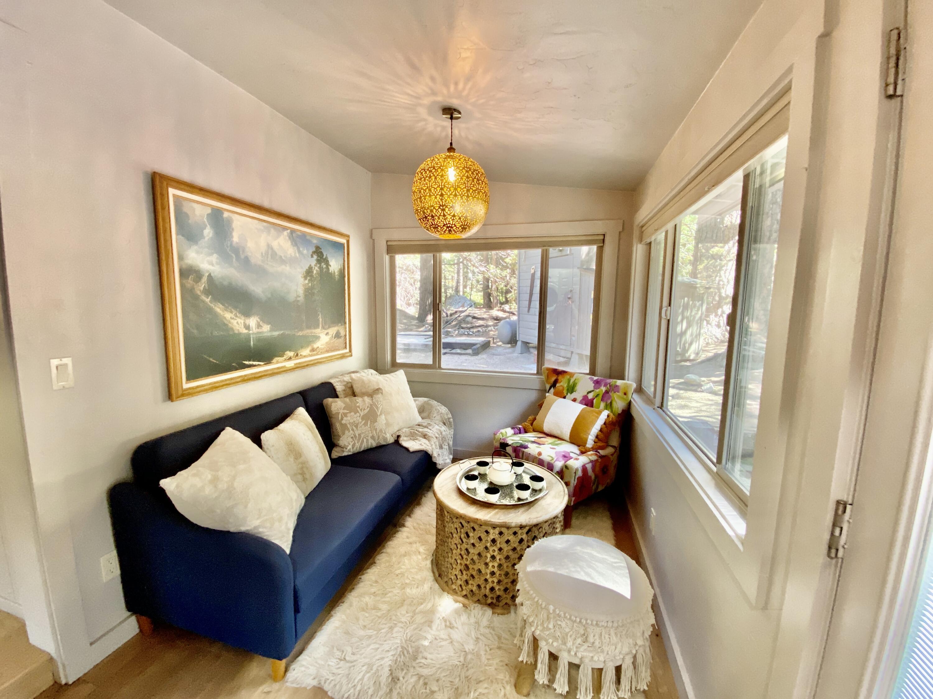 53080 4s02 Idyllwild, CA 92549 - Photo 20 of 77 a living room with furniture and a large window