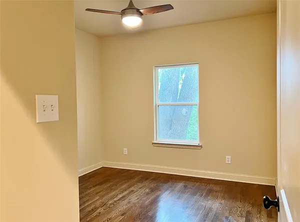 $1,895 | 1312 West Jefferson Street, Unit 3, Waxahachie, TX 75165