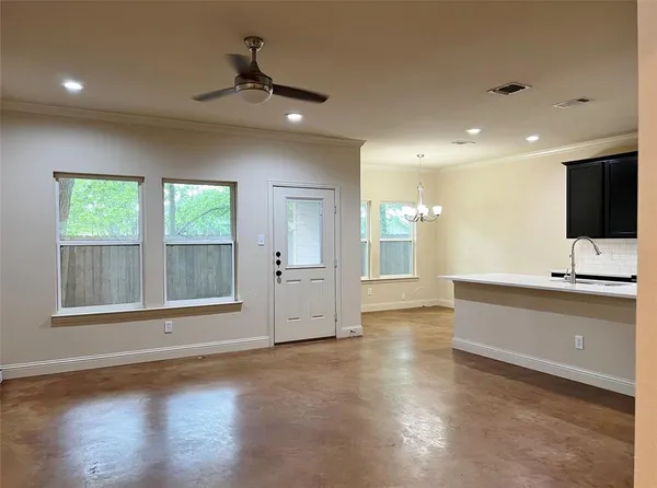 $1,895 | 1312 West Jefferson Street, Unit 3, Waxahachie, TX 75165