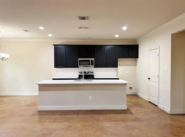 $1,895 | 1312 West Jefferson Street, Unit 3, Waxahachie, TX 75165