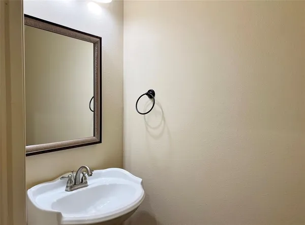 $1,895 | 1312 West Jefferson Street, Unit 3, Waxahachie, TX 75165