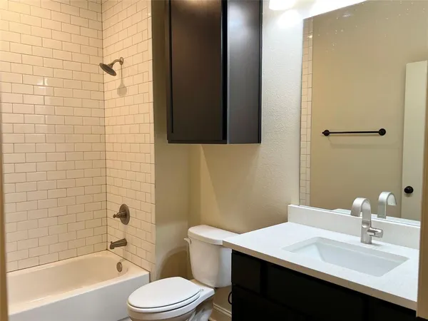 $1,895 | 1312 West Jefferson Street, Unit 3, Waxahachie, TX 75165