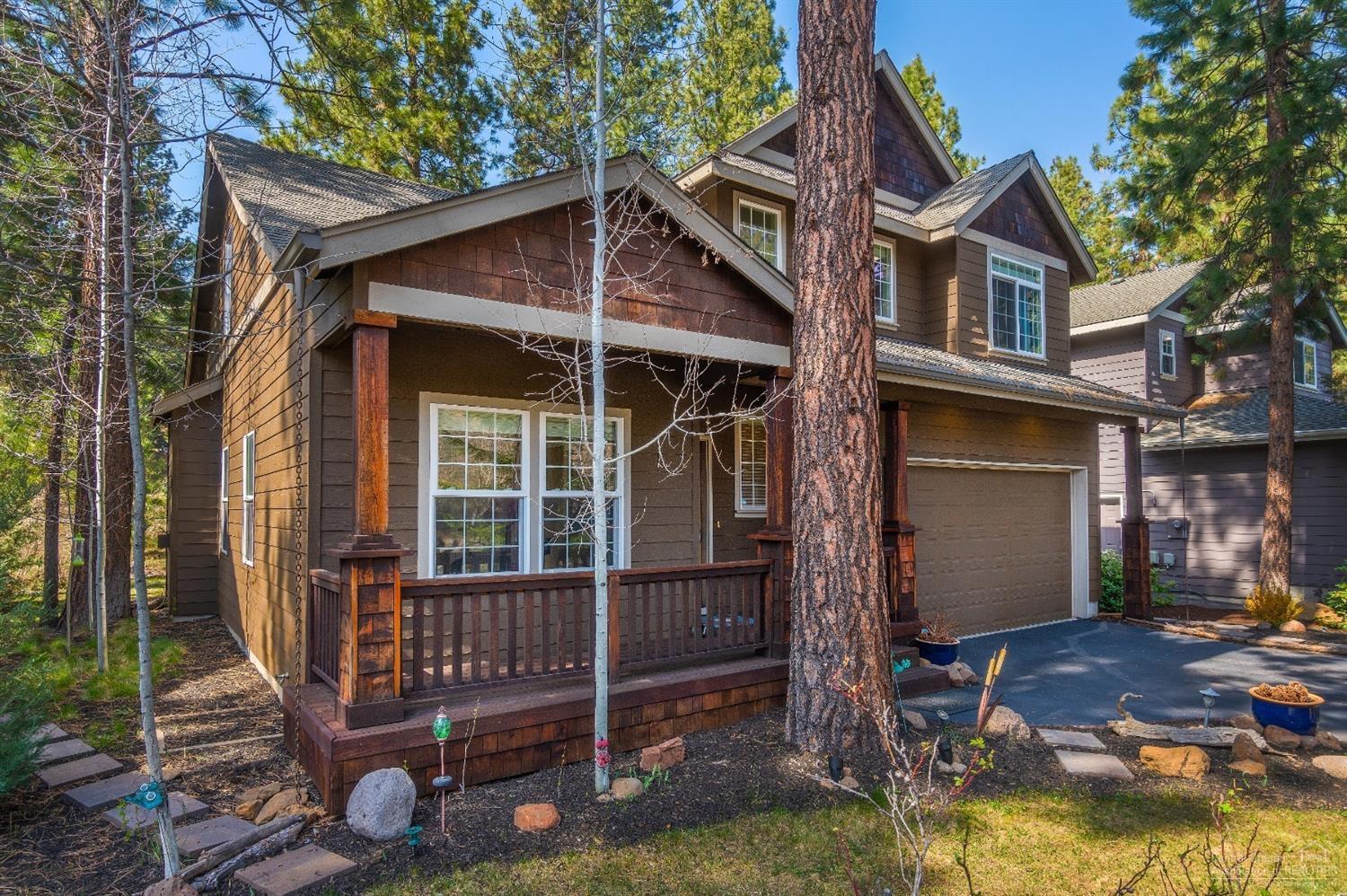 19582 Brookside Way Bend, OR 97702 - Photo 4 of 10 Relax on your newly refinished front Por