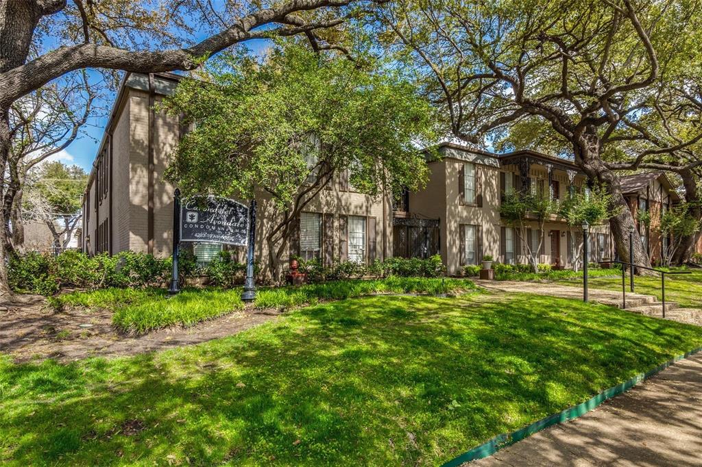 4215 Avondale Avenue, Unit 210 Dallas, TX 75219 - Photo 13 of 15 a backyard of a house with lots of green space and fountain