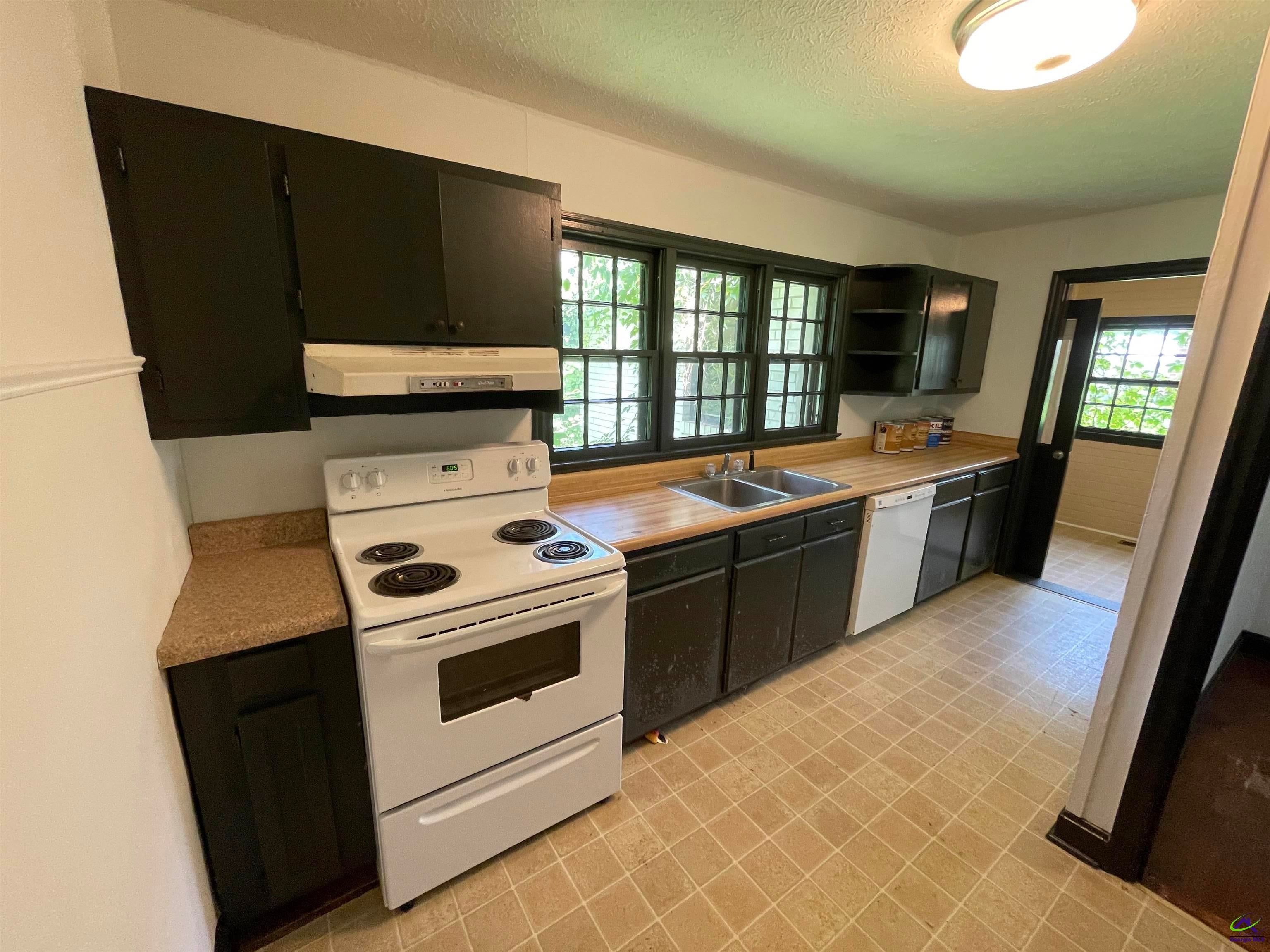 110 Southwest Peter Street Cochran, GA 31014 - Photo 5 of 19 Gallery Image 5
