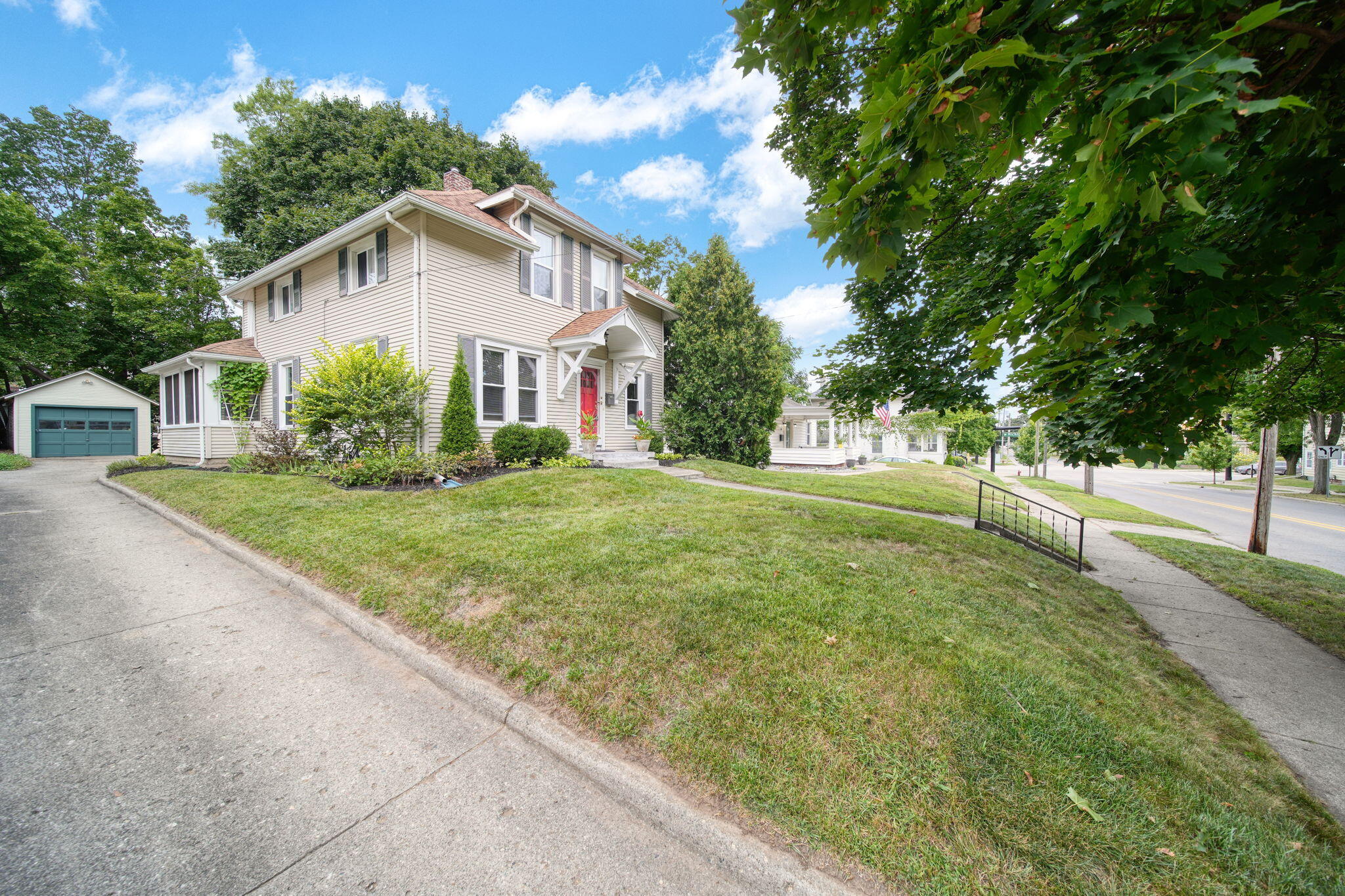 110 South Wisner Street Jackson, MI 49203 - Photo 2 of 44 35-web-or-mls-DSC08378_HDR