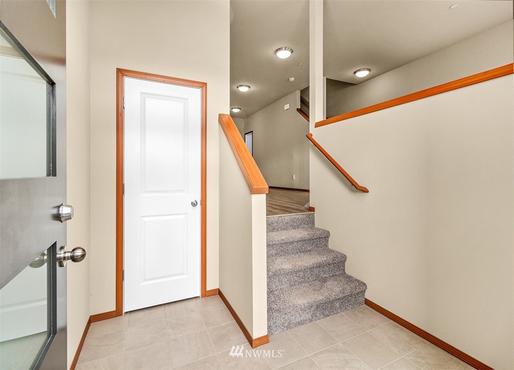 1050 Magnuson Way Bremerton, WA 98310 - Photo 3 of 14 Gallery Image 3