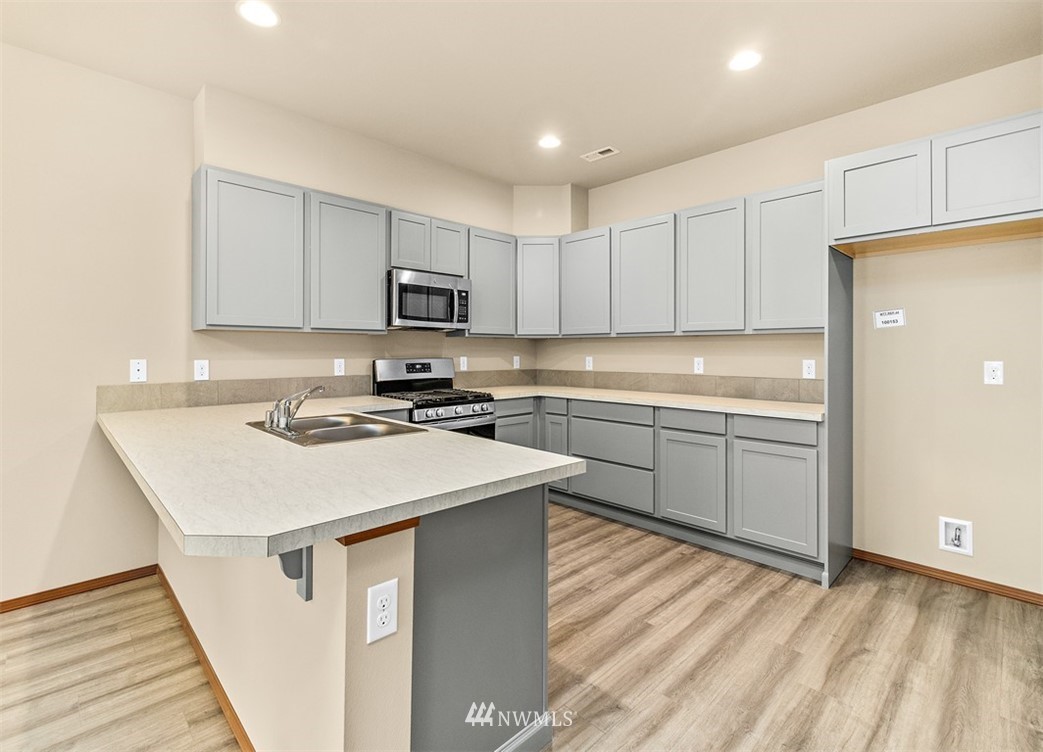 1050 Magnuson Way Bremerton, WA 98310 - Photo 4 of 14 Gallery Image 4