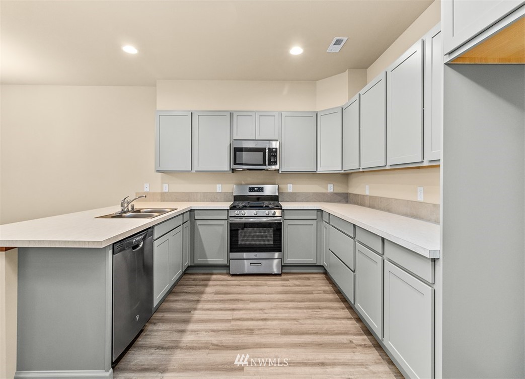 1050 Magnuson Way Bremerton, WA 98310 - Photo 5 of 14 Gallery Image 5