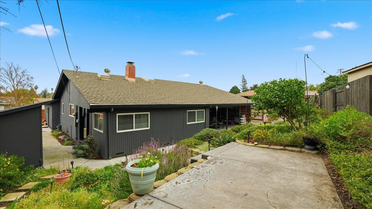 5701 Chipping Way Citrus Heights, CA 95621 - Photo 33 of 41 a front view of a house with a garden