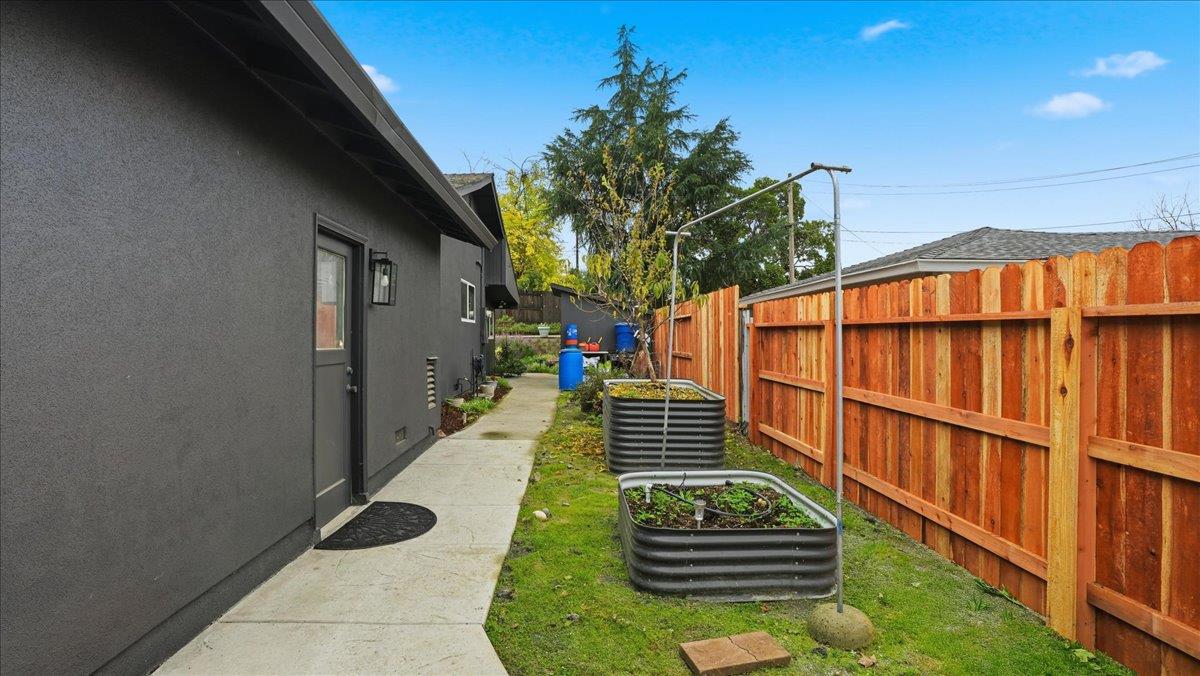 5701 Chipping Way Citrus Heights, CA 95621 - Photo 35 of 41 a view of a backyard with stairs