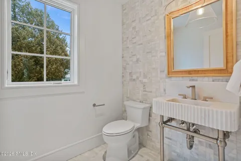 $5,200,000 | 2 Potter Drive, Old Greenwich, CT 06870