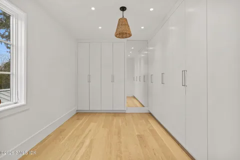 $5,200,000 | 2 Potter Drive, Old Greenwich, CT 06870