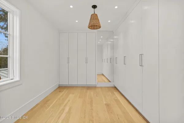 $5,200,000 | 2 Potter Drive, Old Greenwich, CT 06870