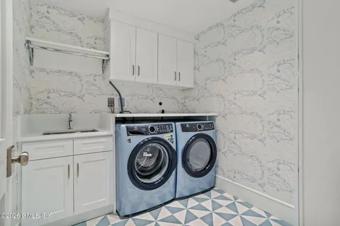 $5,200,000 | 2 Potter Drive, Old Greenwich, CT 06870