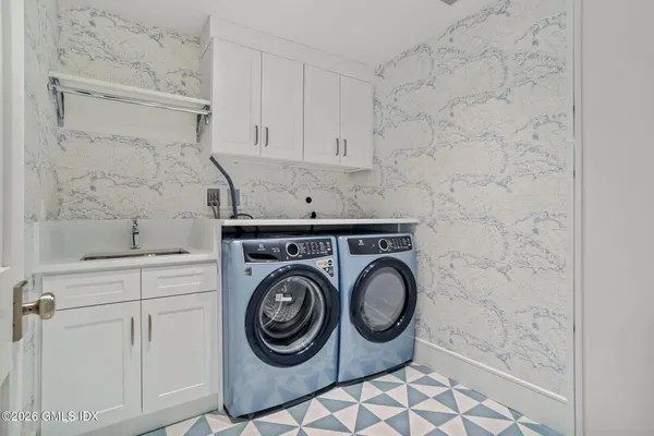 $5,200,000 | 2 Potter Drive, Old Greenwich, CT 06870