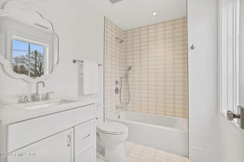 $5,200,000 | 2 Potter Drive, Old Greenwich, CT 06870