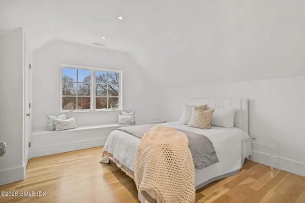 $5,200,000 | 2 Potter Drive, Old Greenwich, CT 06870